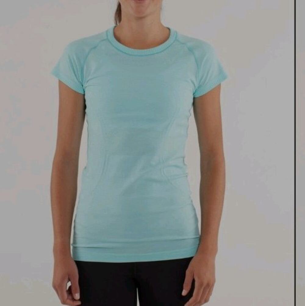 Lululemon Run: Swiftly Tech Short Sleeve Angel Blue size 8 activewear Running